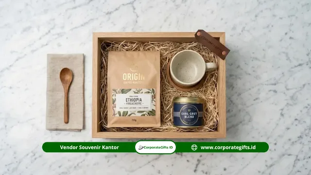 Hamper Kuliner Premium untuk Direksi Saat Anniversary - CorporateGifts.ID
